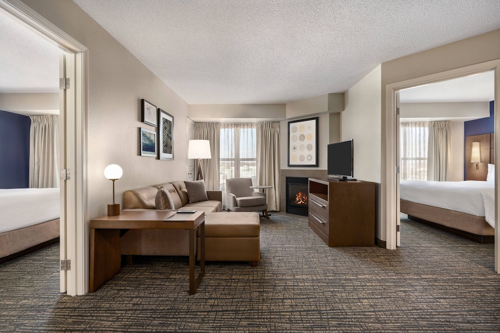 Suite, 2 Bedrooms (Mobility Accessible, Roll-In Shower) photo 3