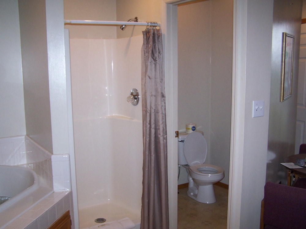 Romantic Jacuzzi Suite photo 2