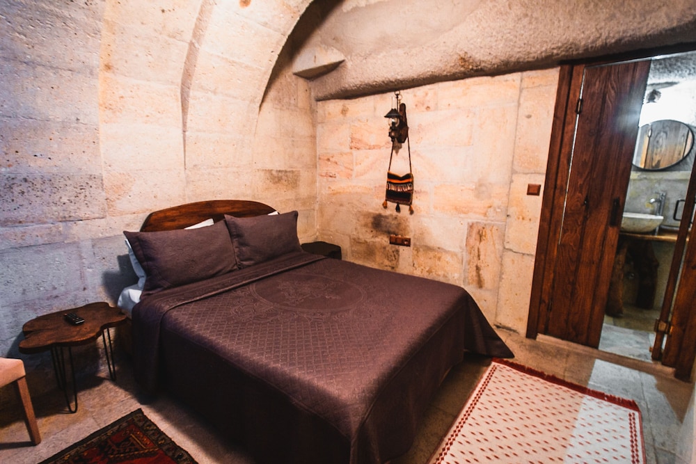 Small Cave Room photo 1