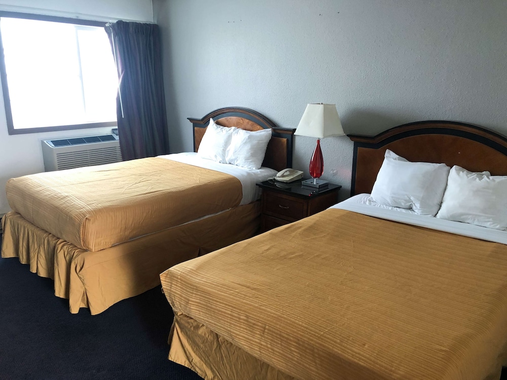 Standard Room, 2 Double Beds, Non Smoking, Refrigerator - Photo 3