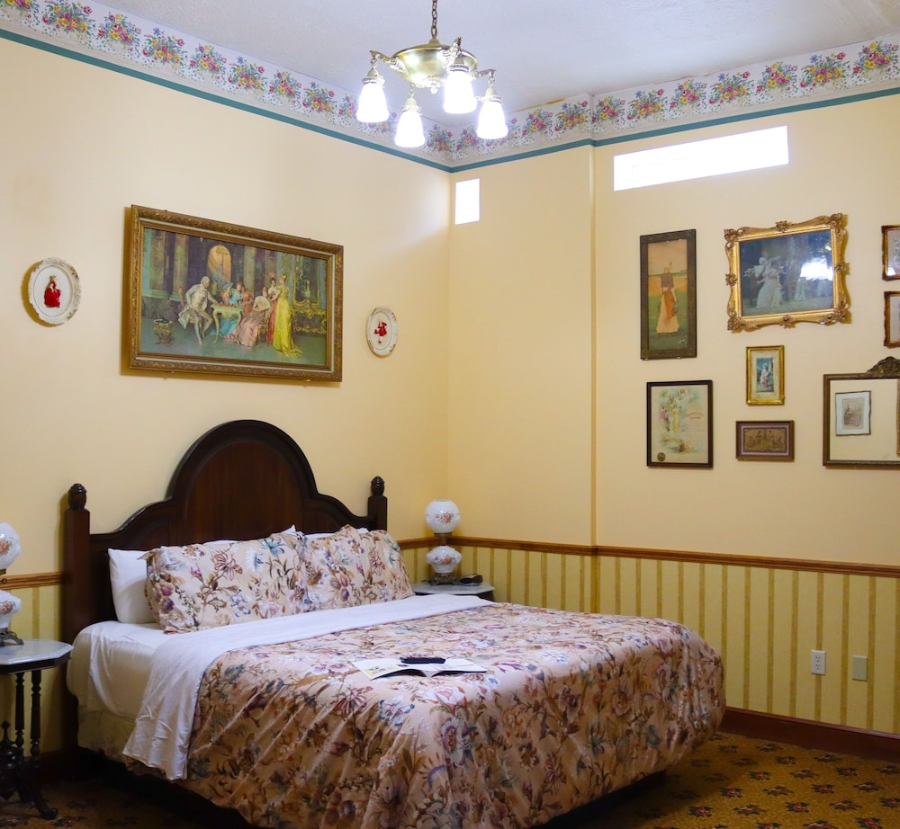 Classic Room, 1 King Bed photo 1