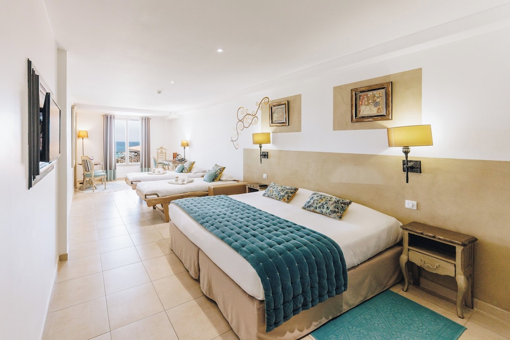 Family Room, Partial Sea View