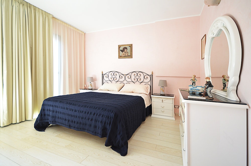 Deluxe Suite, 1 Double Bed, Sea View photo 2