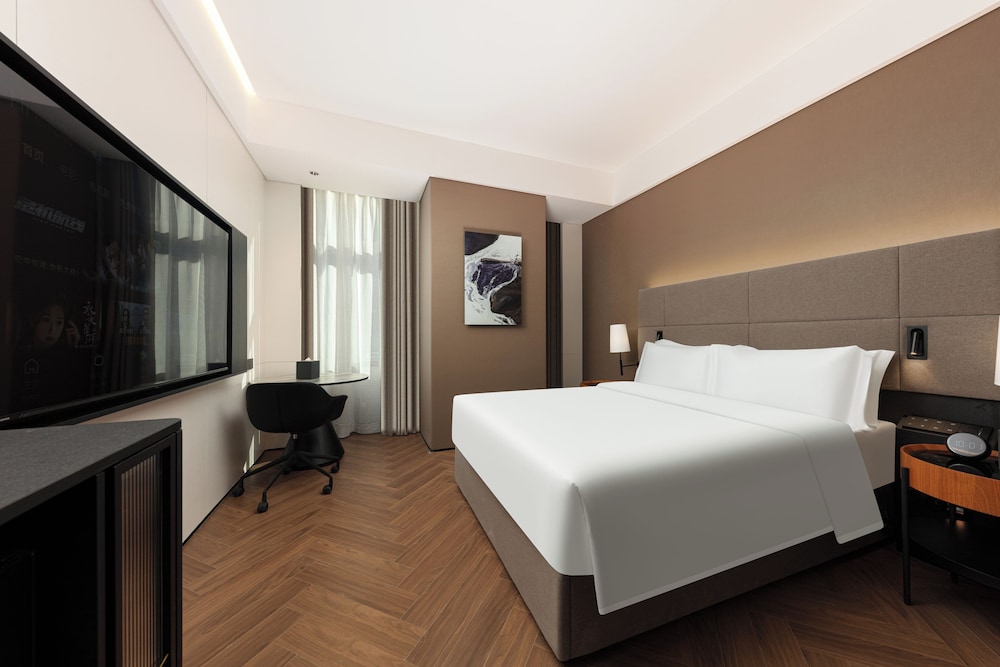 Business Double Room, 1 Queen Bed, Private Bathroom, City View