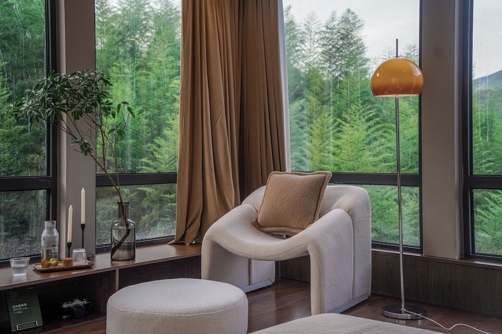 Premier Double Room, 1 Queen Bed, Hill View photo 2