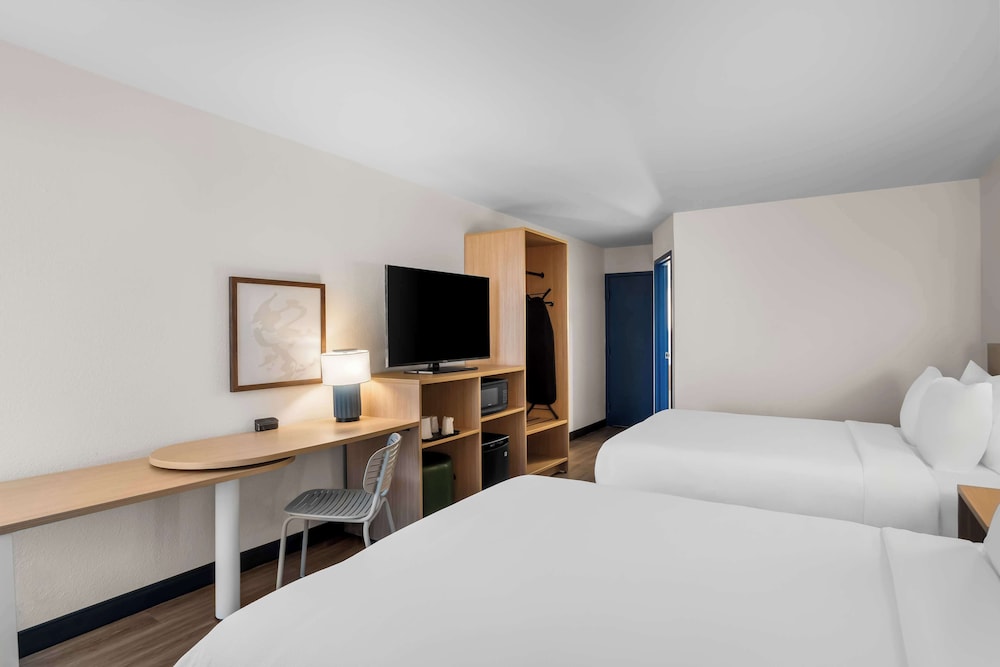 Room, 2 Queen Beds, Accessible (Mobility & Roll-in Showe) - Photo 3