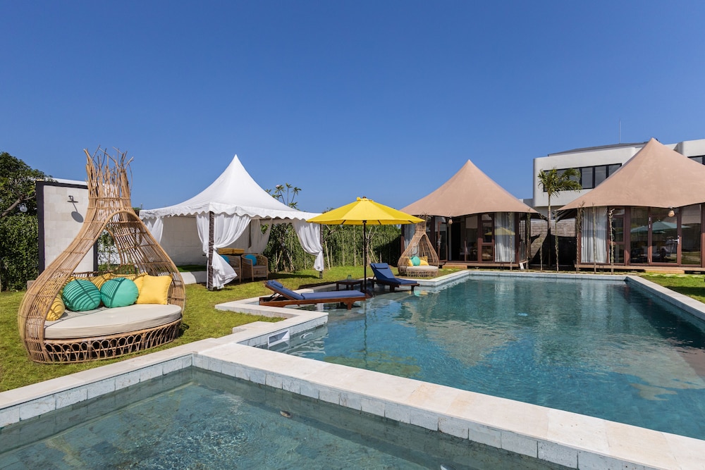 Suite, 2 Bedrooms, Pool View