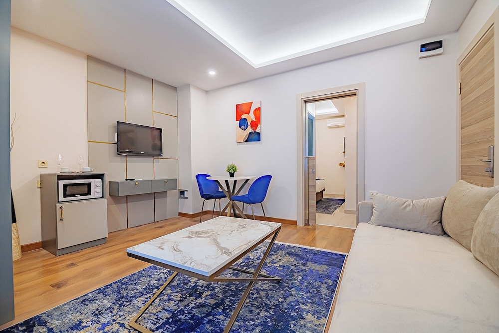 Four-Bedroom Apartment photo 1