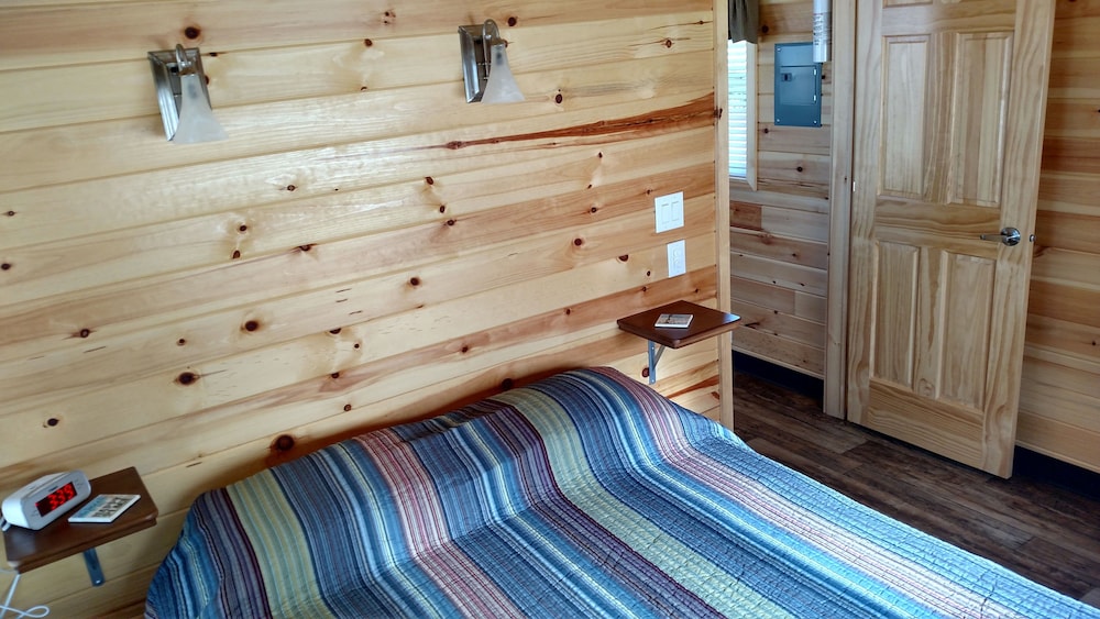 Deluxe Double Room Single Use, 2 Bedrooms, Beach View photo 2