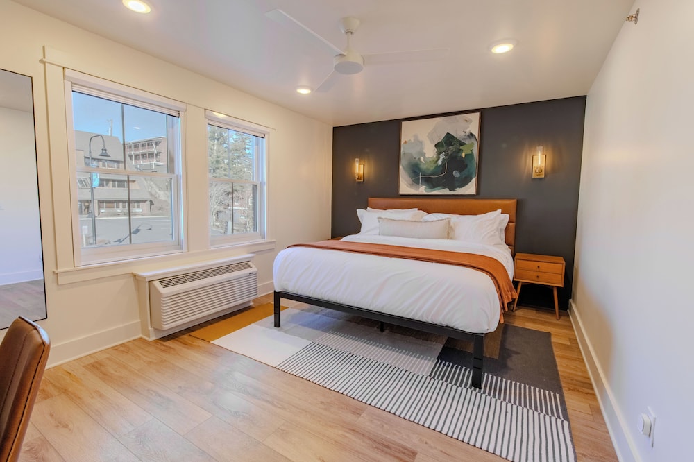 Premium Room, City View, Corner