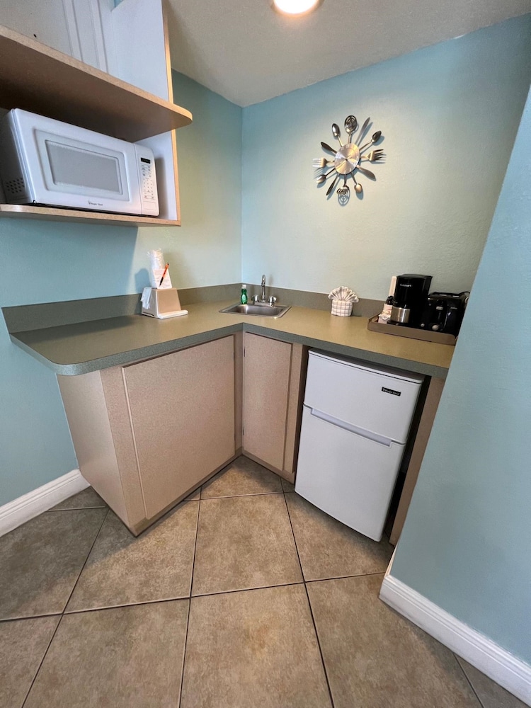 Deluxe Condo, Kitchenette, Partial Sea View photo 3