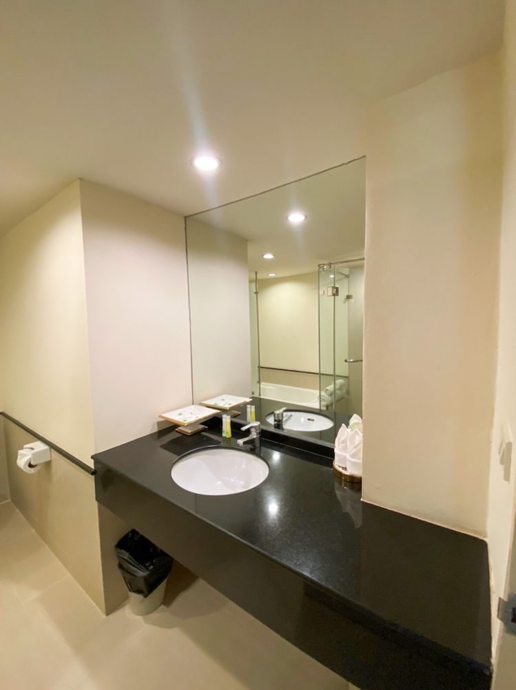 Suite Room - Photo 11