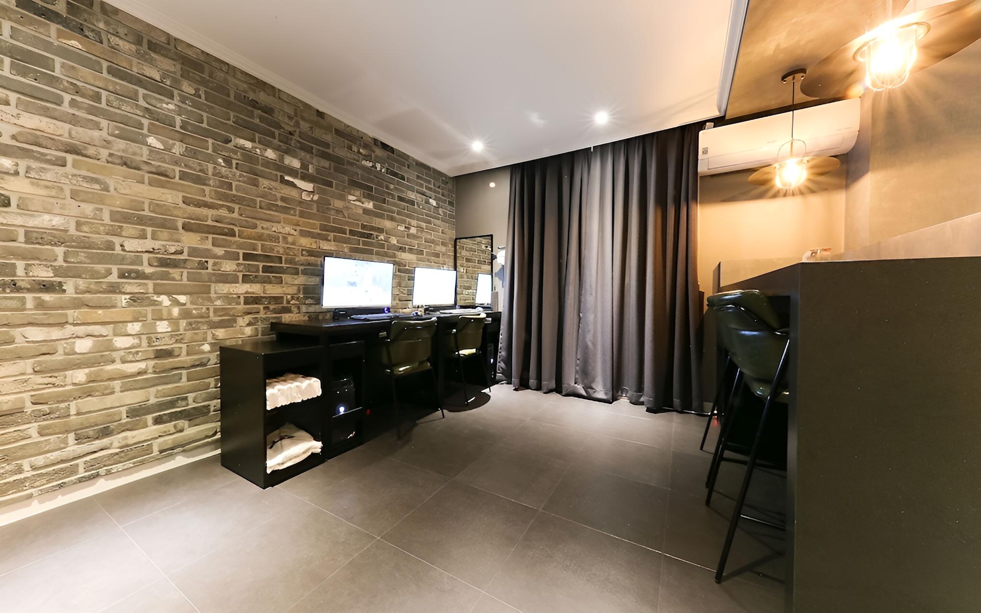 Room (VIP 2PC (Extra Charge for Additional ) photo 3