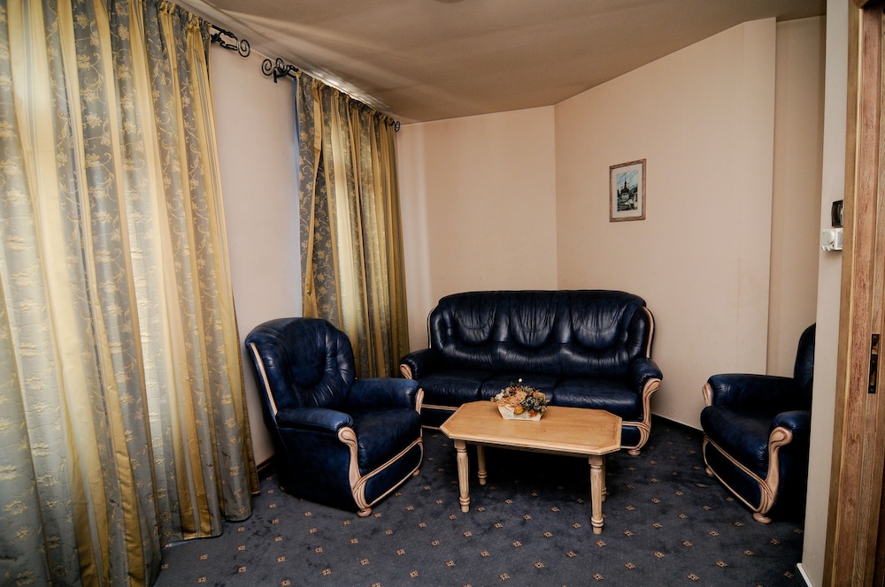 Deluxe Studio Suite, 2 Bedrooms, Balcony, Courtyard View photo 2
