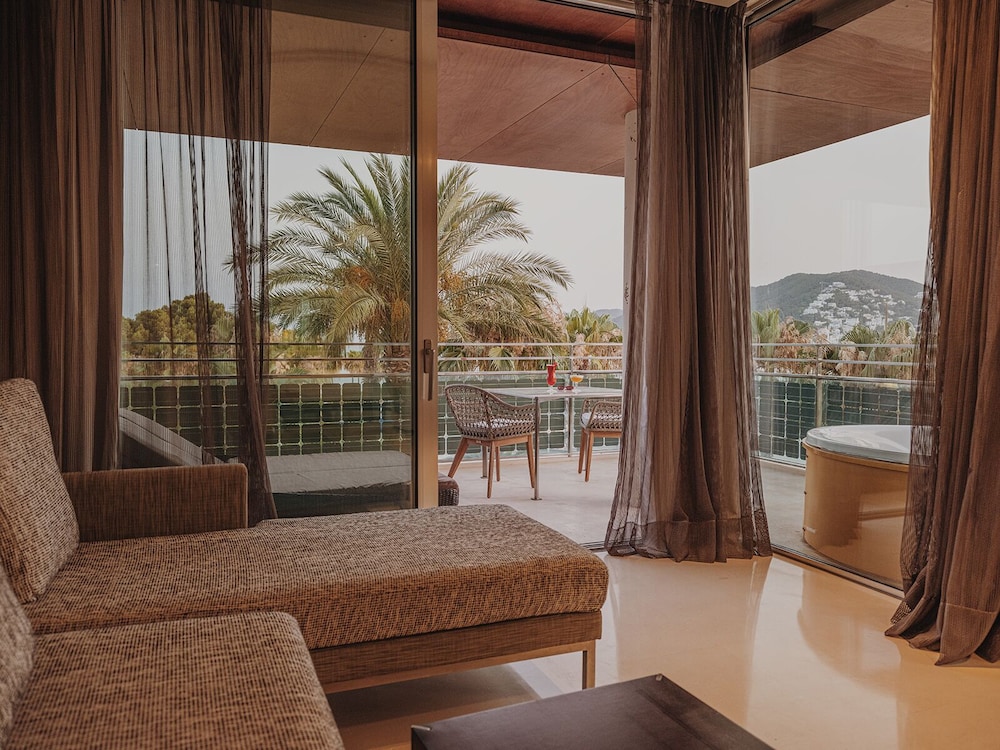 Grand Studio Suite, Sea View, Corner photo 2
