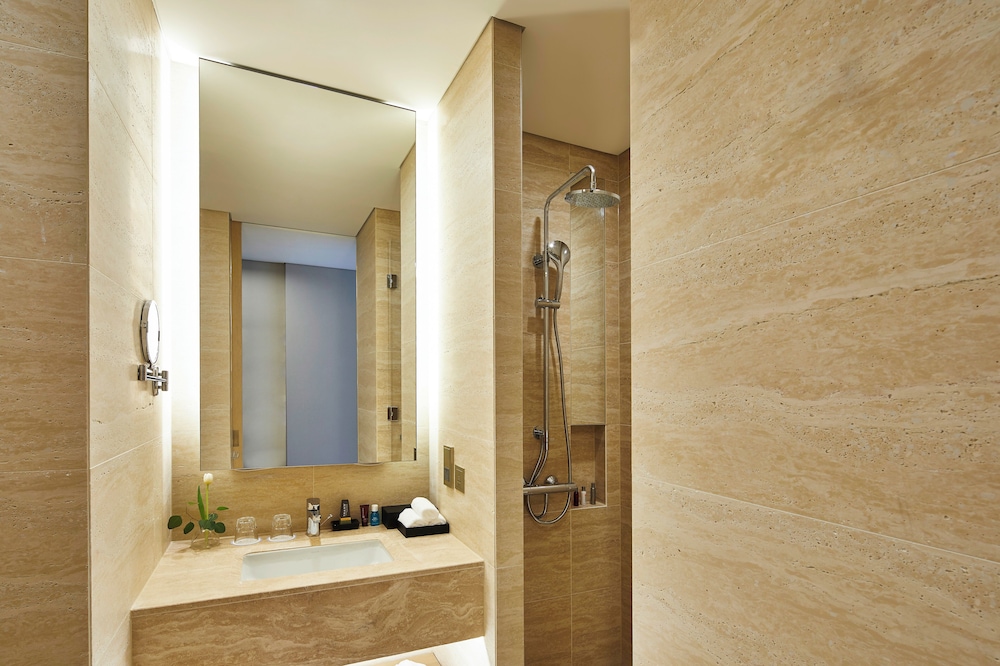 Superior Twin Room, Pool View (Sky pool + Water park for 2) photo 3