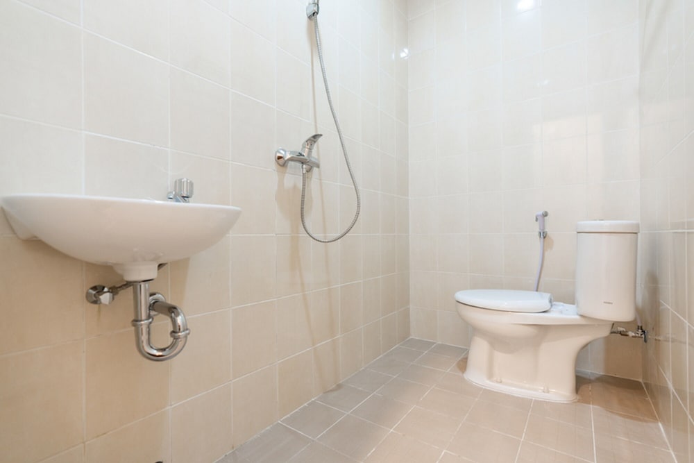 Twin Room (Reddoorz) - Photo 6