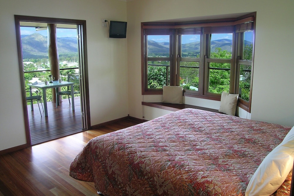 Pademelon Room, Superior Double Room Single Use, 2 bedrooms, Mountain view photo 1