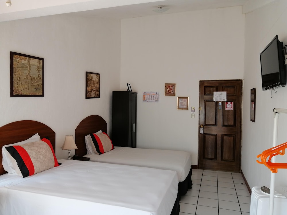Standard Double Room Single Use, Multiple Beds, Non Smoking, Private Bathroom photo 3