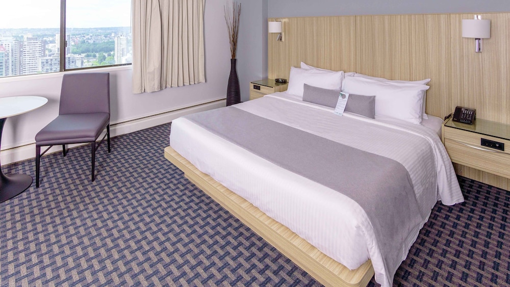 Premium Studio, 1 King Bed, City View - Photo 5