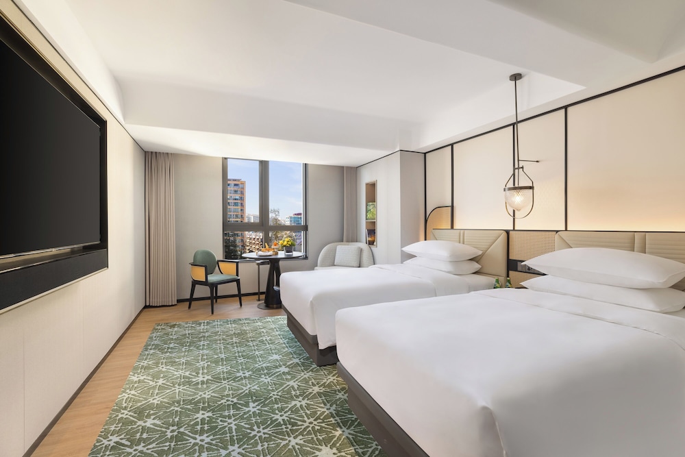 Deluxe Twin Room, Multiple Beds, Private Bathroom, City View