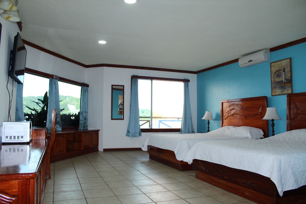 Suite, 2 Queen Beds photo 2