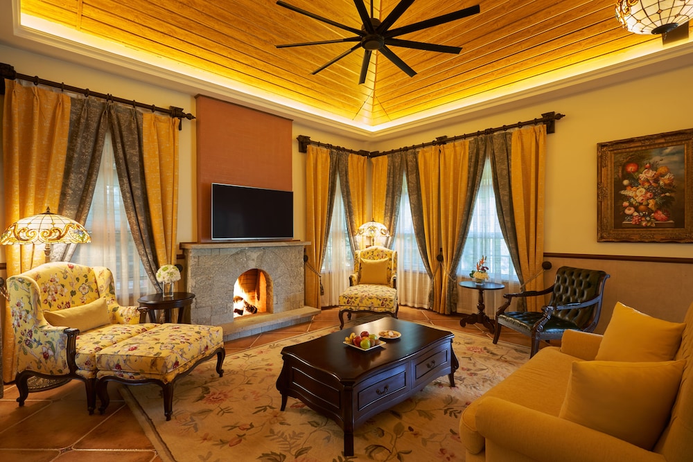 Superior Suite, 1 King Bed, Mountain View (Grand Hill View Suite) - Photo 2