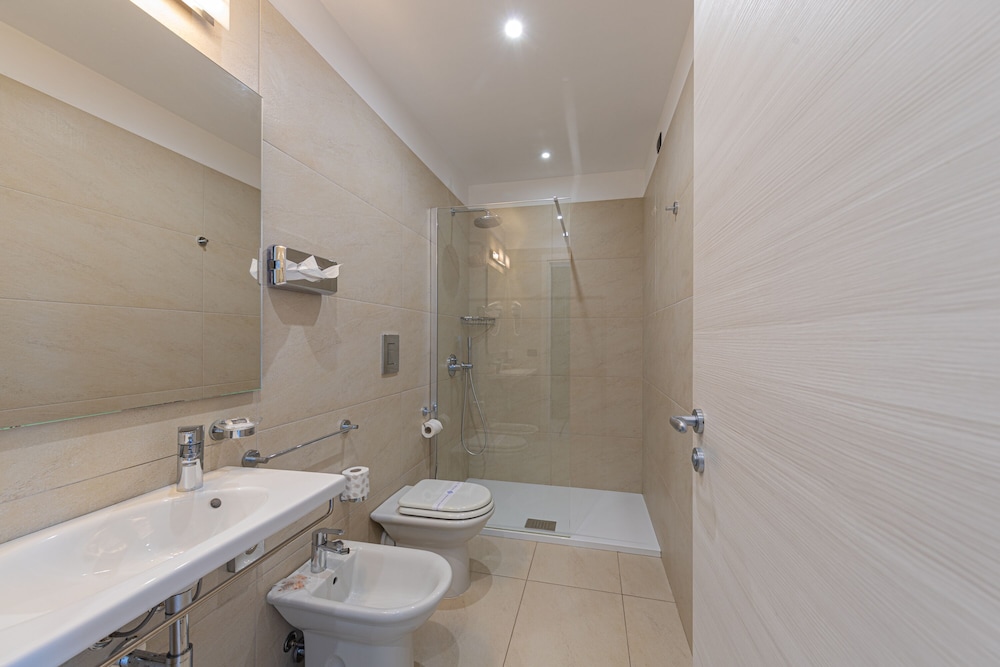 Classic Triple Room - Photo 13
