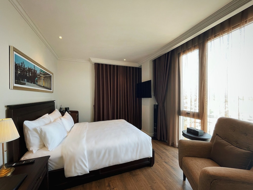 Superior Double Room, City View