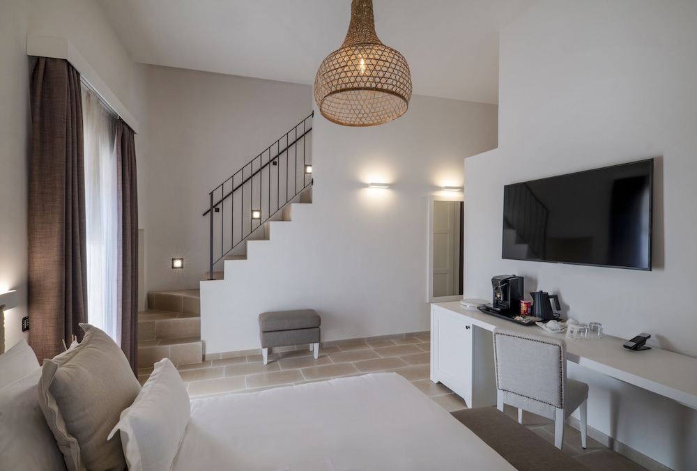 Tower Suite - Photo 8