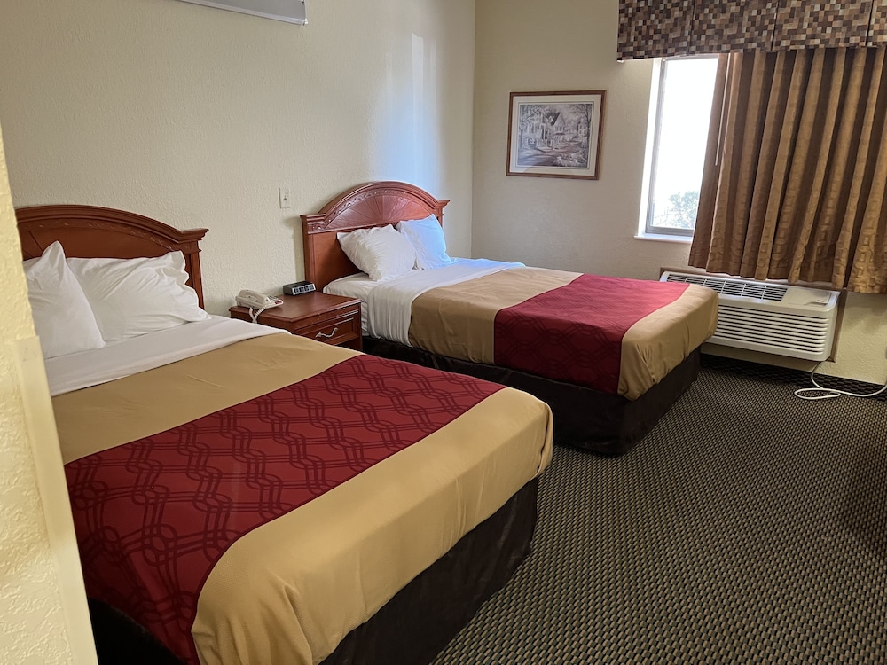 Basis Room 2 Queen Beds - Photo 1