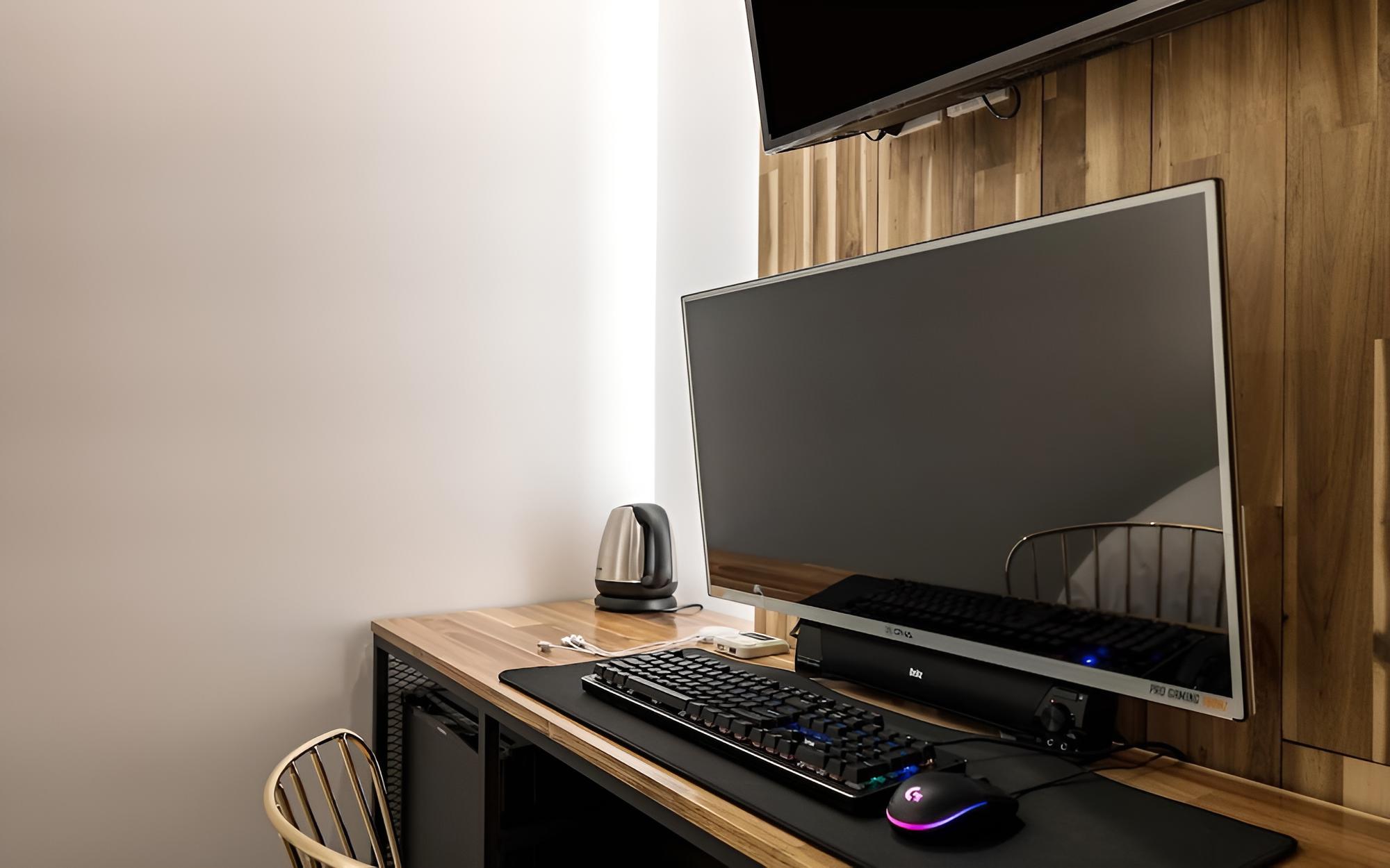 Room (Deluxe (Gustopper Bed LG Smart UHD55")