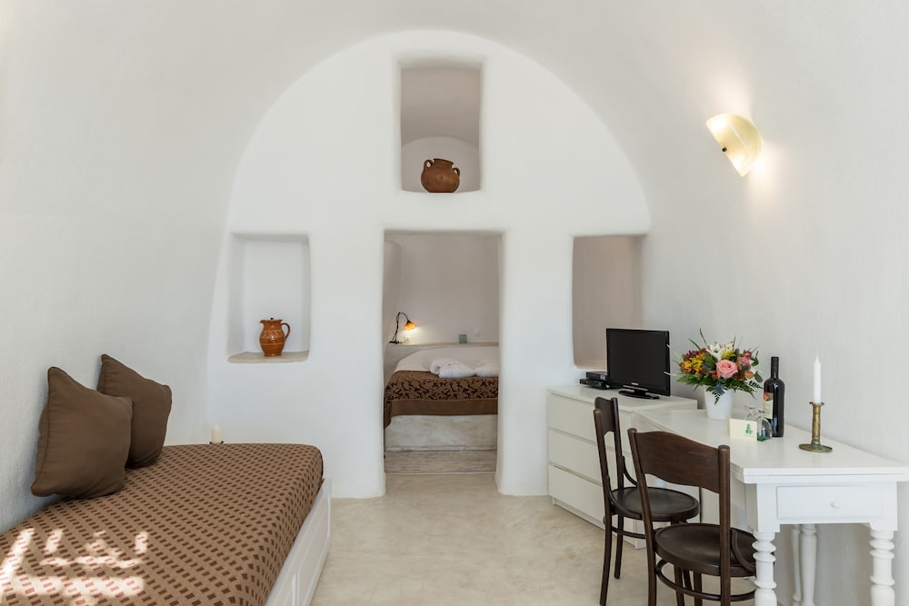 Family Suite, Jetted Tub (Caldera View) - Photo 4