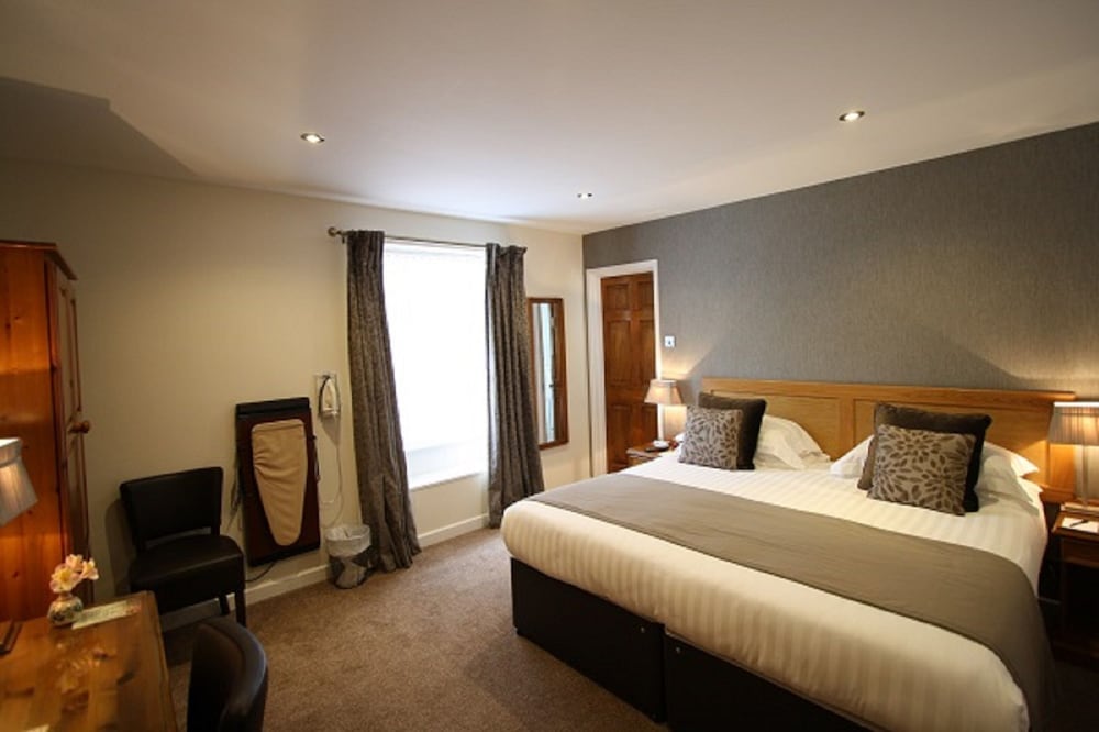 Standard Double Room King Size Bed - Photo 1