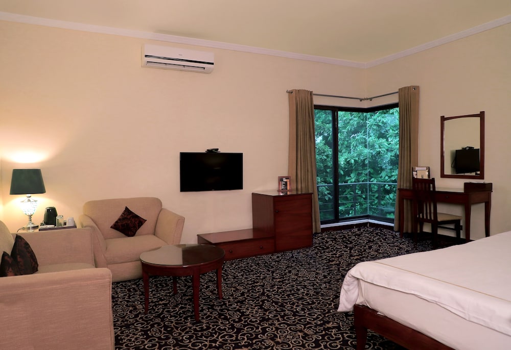 Deluxe King Room photo 3