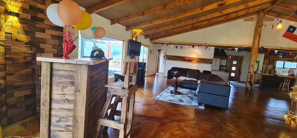 Panoramic House, River View, Mountainside photo 1