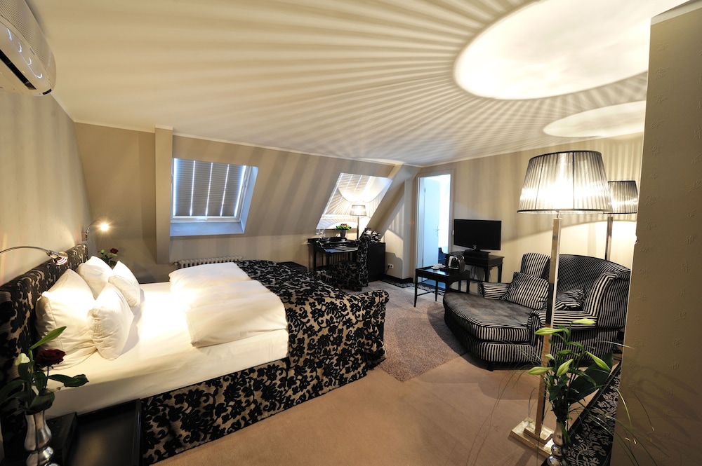 Executive Room - Photo 4