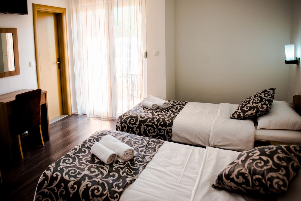 Double or Twin Room photo 1
