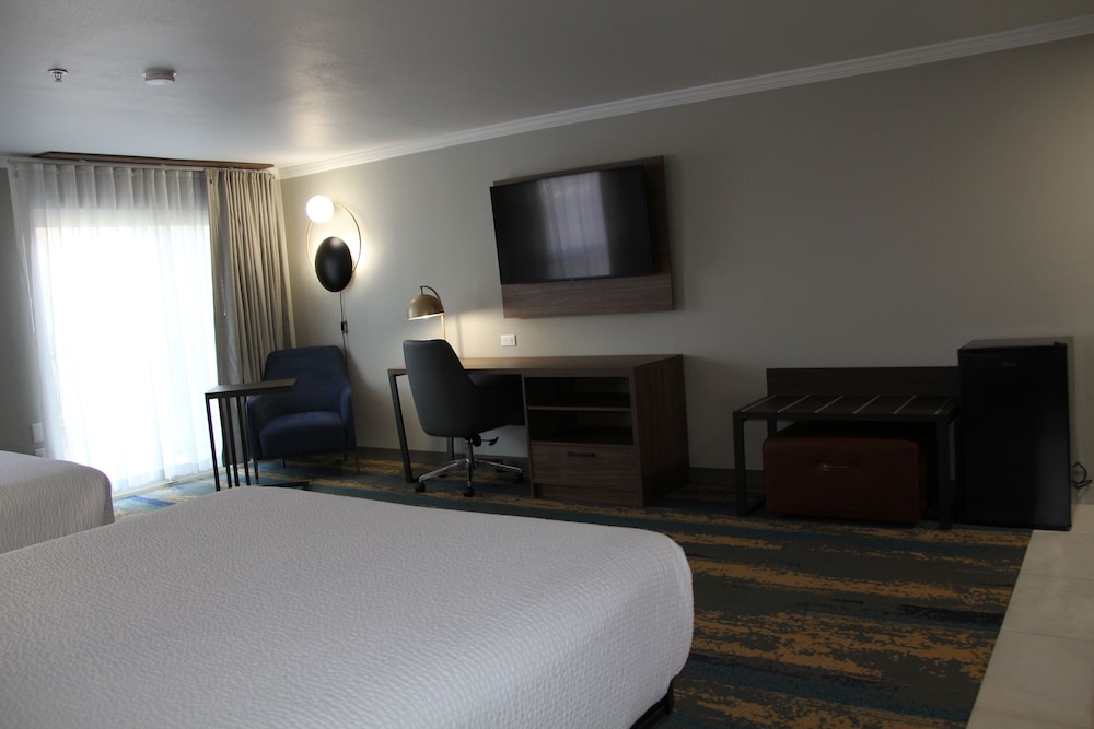 Suite, 2 Queen Beds, Non Smoking - Photo 7