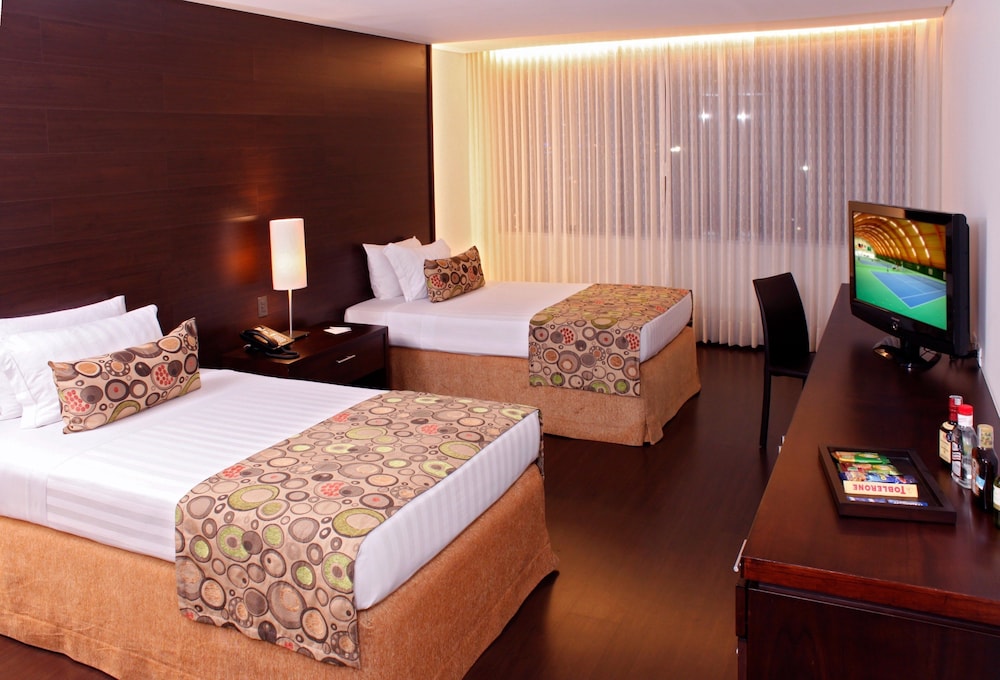 Standard Room, 1 Queen Bed - Photo 2