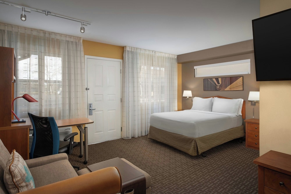 Studio, 1 Queen Bed with Sofa bed (Mobility Accessible, Tub) - Photo 3