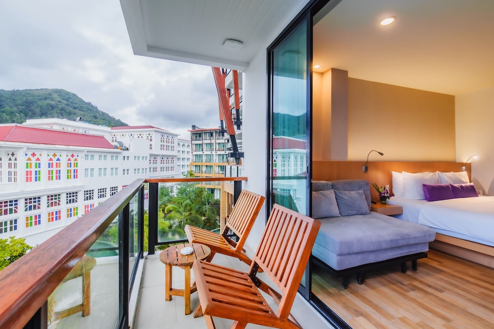Deluxe Twin Room with Balcony