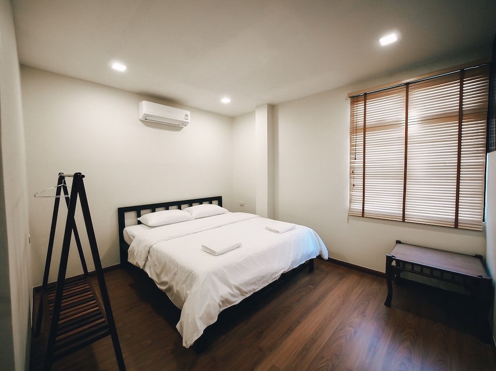 Economy Double Room, Shared Bathroom photo 3