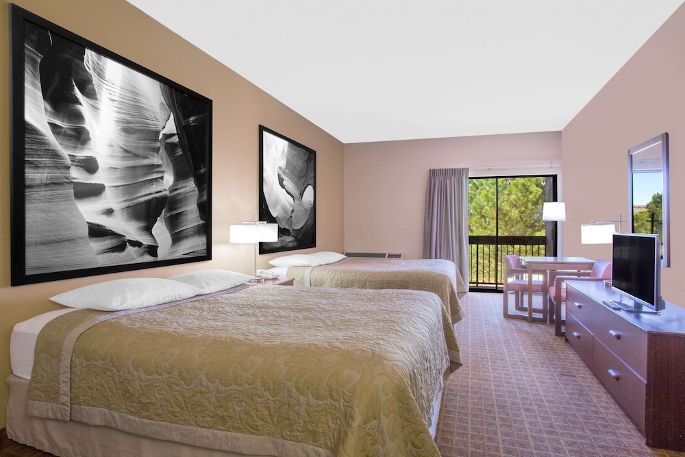 Standard Room, 2 Queen Beds - Photo 2