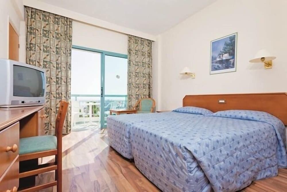 Double or Twin Room, Pool View - Photo 5