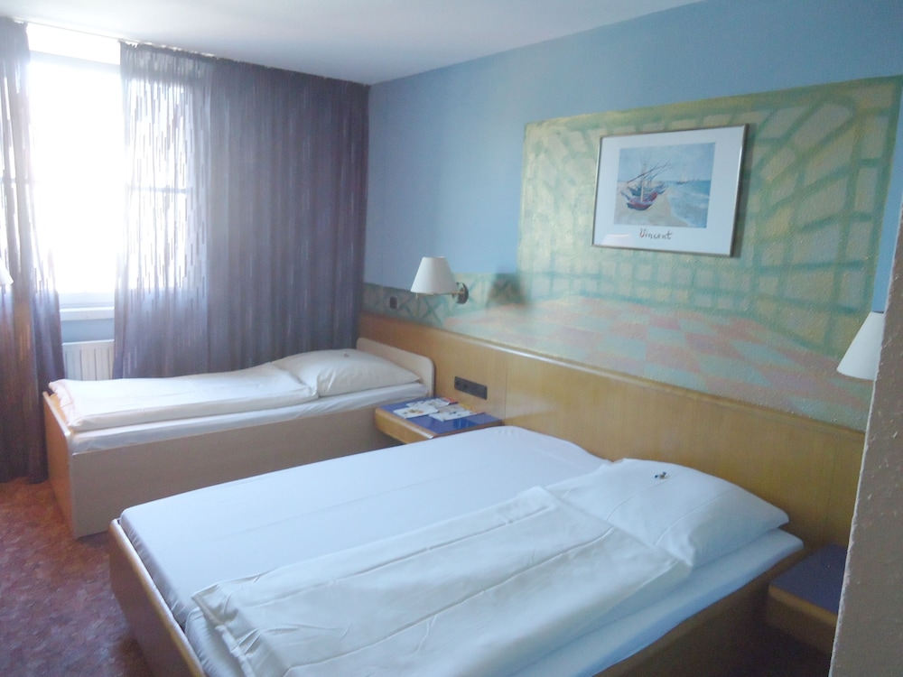 Classic Twin Room, City View photo 1