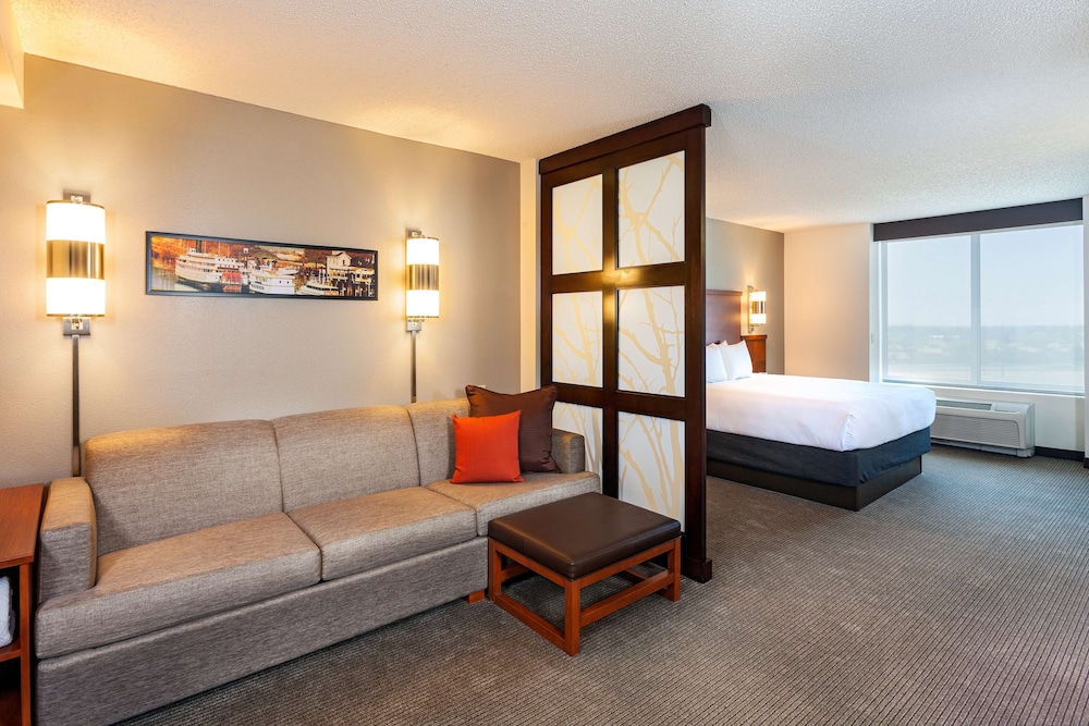 Room, 1 King Bed (High Floor) - Photo 1