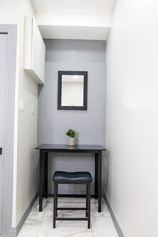 Apt 10 2 Bedroom Executive Apartment photo 2