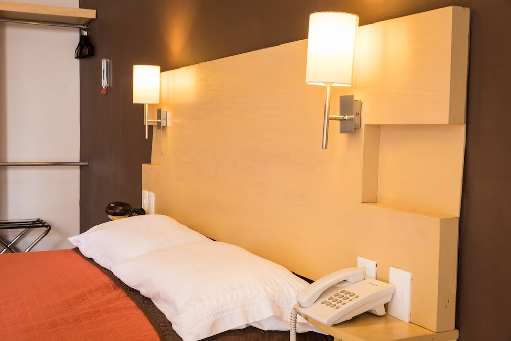 Superior Room, 1 Queen Bed photo 2