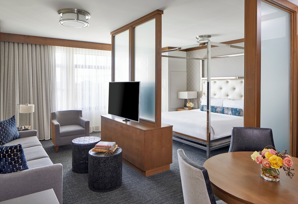 Suite (Wayzata Bay)